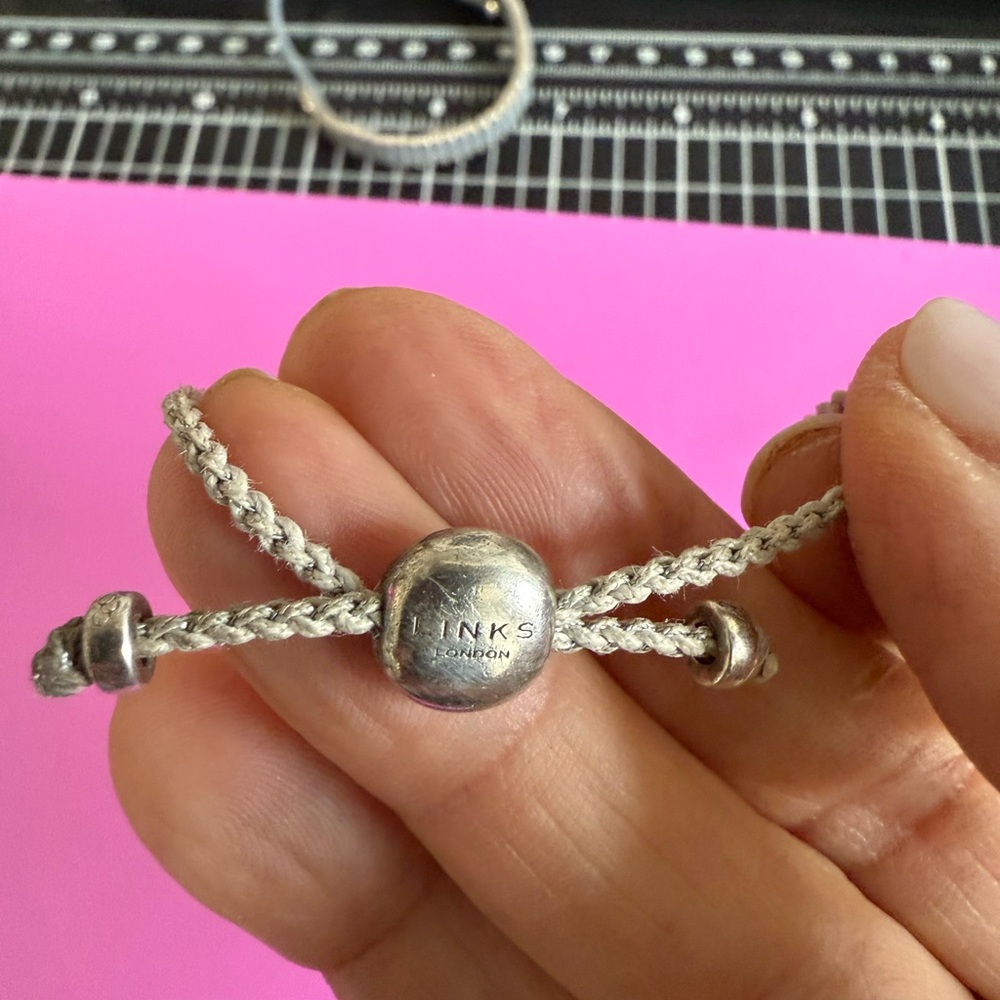 Links of London Pre-Owned Light Gray and Silver Friendship Bracelet. - Picture 4 of 4